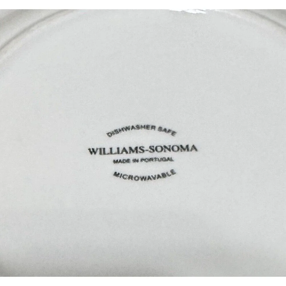 Set Of 2 Williams Sonoma Christmas Plates Wine Bottle Cupcake Holly Berries